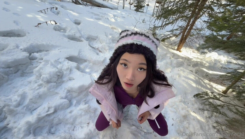 Asianmochi - B/G In The Snow