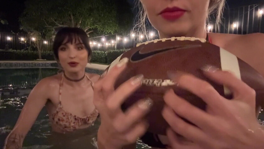 Beebee ASMR - 24 January 2026 - Hot Tub 2 Girls Patreon