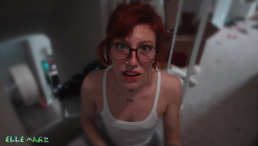 Elle Marz - PeePee comparison w bbsitter