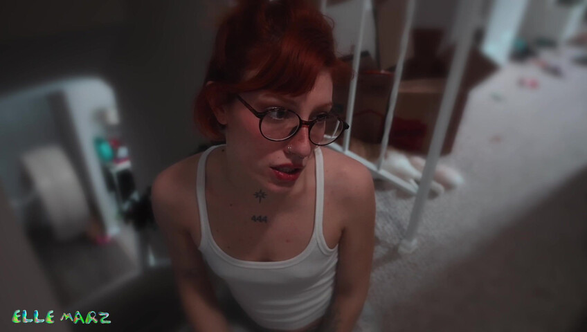 Elle Marz - PeePee comparison w bbsitter