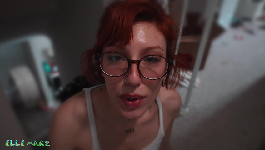 Elle Marz - PeePee comparison w bbsitter