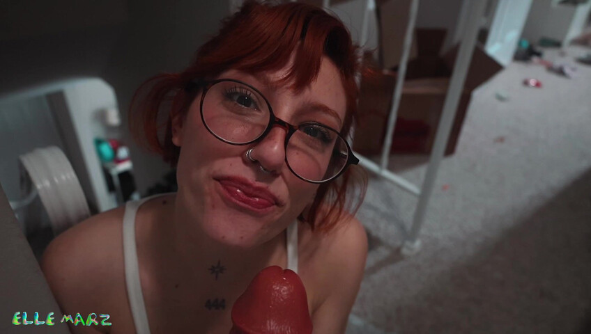 Elle Marz - PeePee comparison w bbsitter