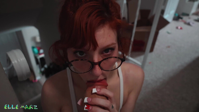 Elle Marz - PeePee comparison w bbsitter