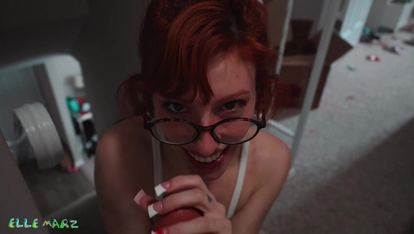 Elle Marz - PeePee comparison w bbsitter