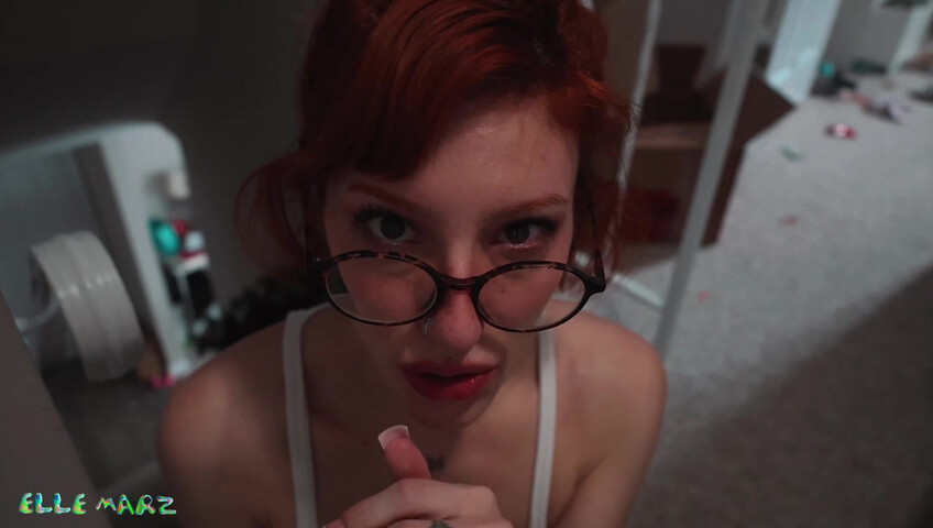 Elle Marz - PeePee comparison w bbsitter