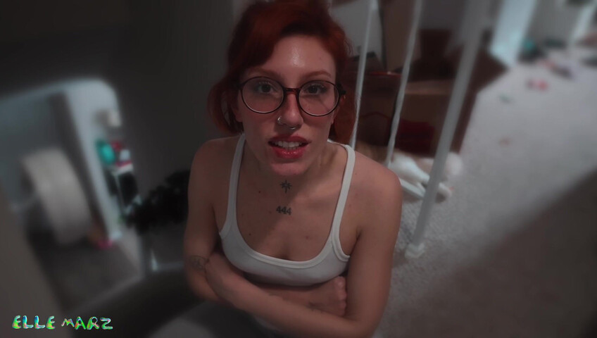 Elle Marz - PeePee comparison w bbsitter