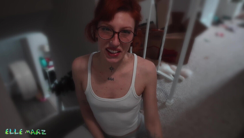 Elle Marz - PeePee comparison w bbsitter