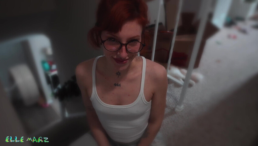 Elle Marz - PeePee comparison w bbsitter