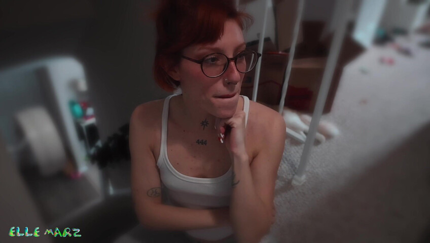 Elle Marz - PeePee comparison w bbsitter