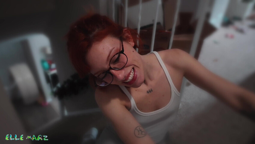 Elle Marz - PeePee comparison w bbsitter