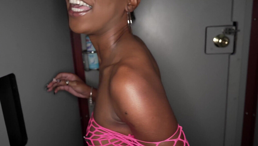 Gloryhole Swallow - Cinnamon Baileyy 1st Visit