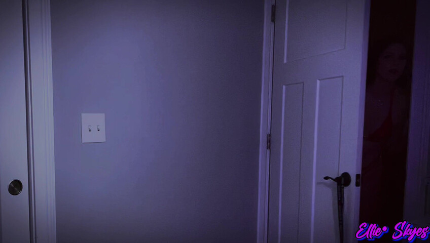 Ellie Skyes – Mommy in Your Wet Dreams