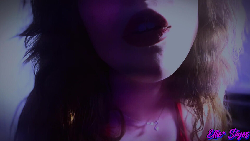 Ellie Skyes – Mommy in Your Wet Dreams