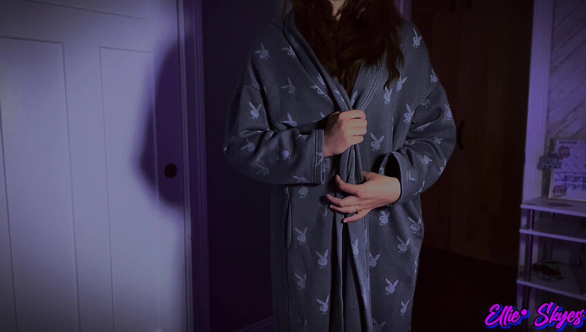 Ellie Skyes – Mommy in Your Wet Dreams