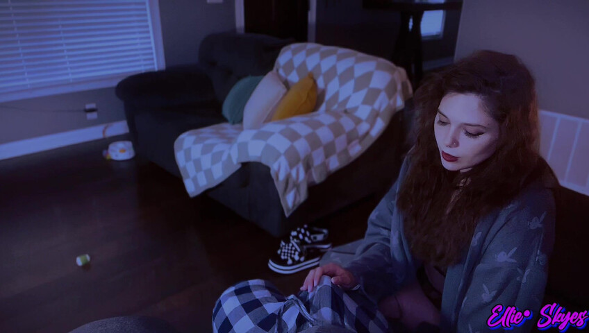 Ellie Skyes – Mommy in Your Wet Dreams