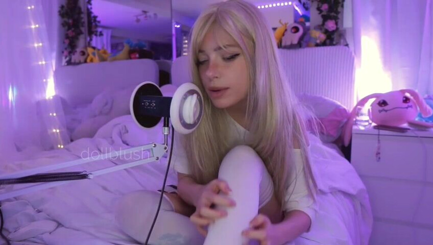 Dollblush ASMR - 6 Feb 2026 - Patreon Exclusive ~ mouth sounds, sock and boot fabric triggers