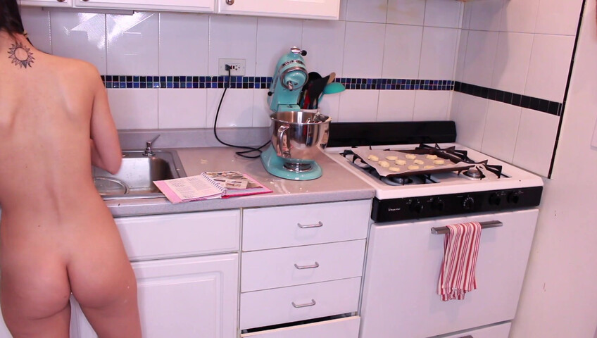 LunaRexx - Baking with a Buttplug and Pussy Fuck [OBG]