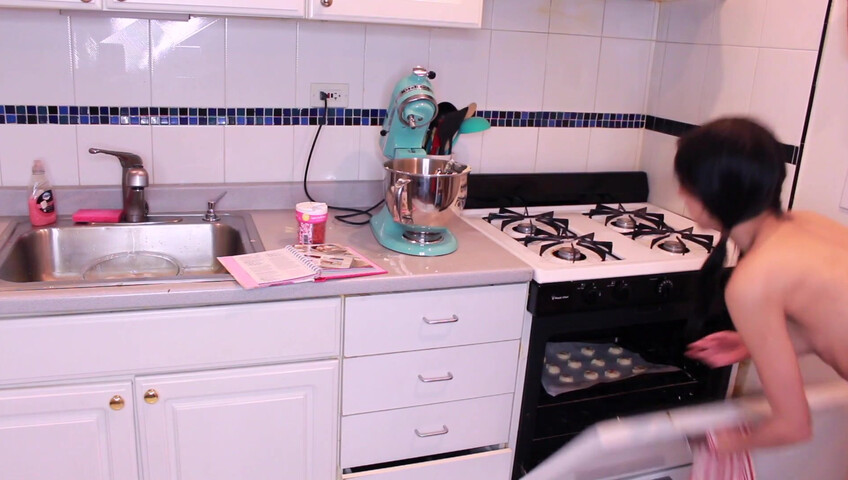 LunaRexx - Baking with a Buttplug and Pussy Fuck [OBG]