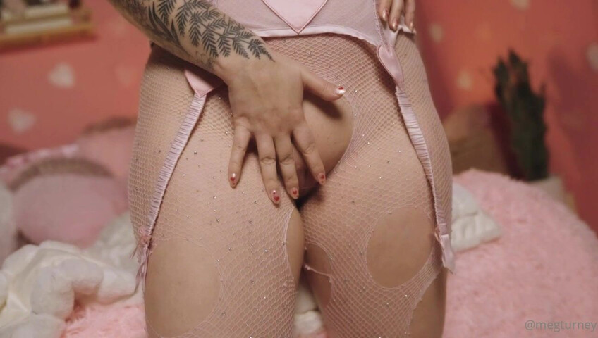 Meg Turney - 14 Feb 2026 - ASS SHAKING, TITTY BOUNCING GOODNESS - Wanna wrestle??