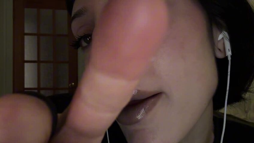 SleepGirlASMR - 50 Kisses (French Countdown) w⧸ Hand Movements, Mouth Sounds