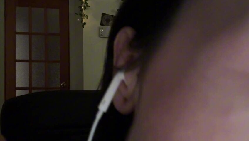 SleepGirlASMR - 50 Kisses (French Countdown) w⧸ Hand Movements, Mouth Sounds