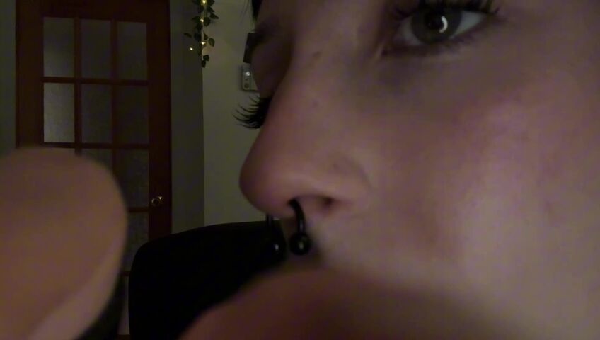 SleepGirlASMR - 50 Kisses (French Countdown) w⧸ Hand Movements, Mouth Sounds