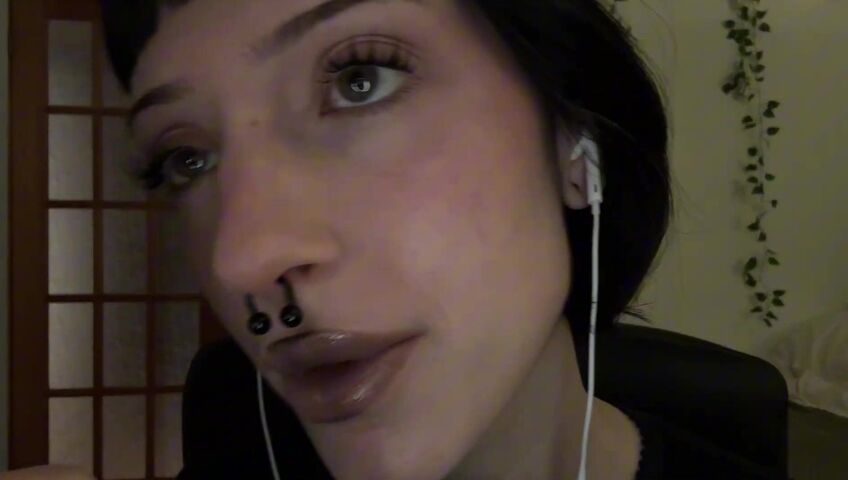 SleepGirlASMR - 50 Kisses (French Countdown) w⧸ Hand Movements, Mouth Sounds