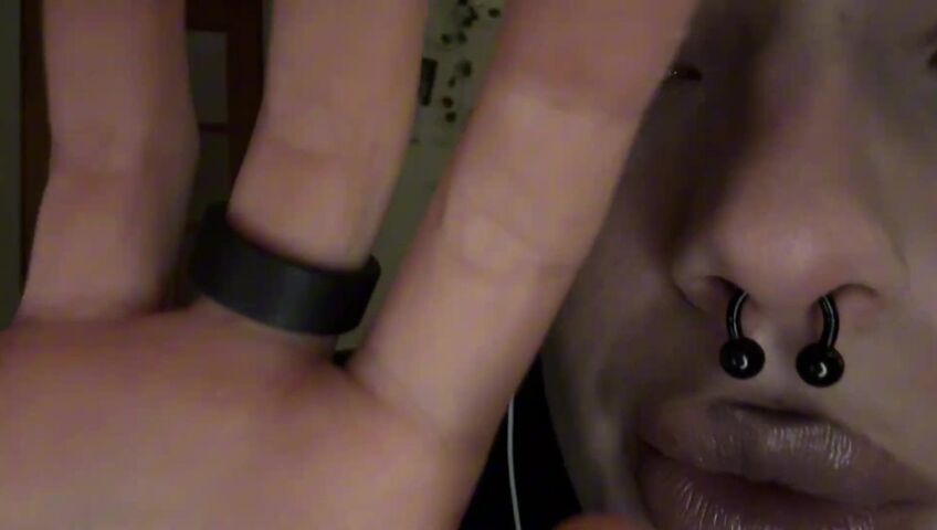 SleepGirlASMR - 50 Kisses (French Countdown) w⧸ Hand Movements, Mouth Sounds