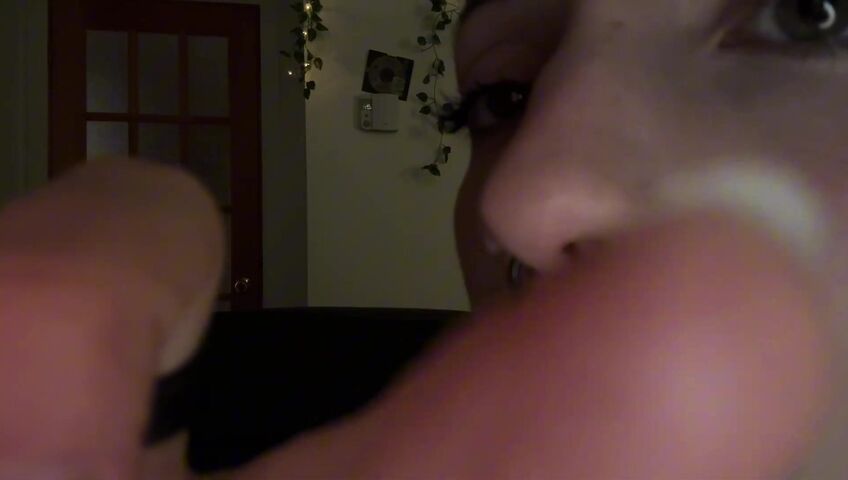 SleepGirlASMR - 50 Kisses (French Countdown) w⧸ Hand Movements, Mouth Sounds