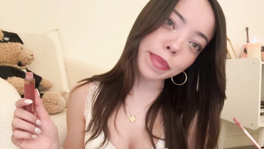 Kaitlynn Rhenea ASMR - Goodnight kisses because she loves you (part 2)