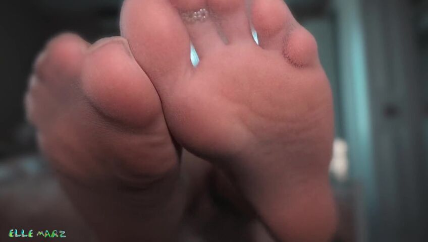 Elle Marz - Stepmom Feet Feminization