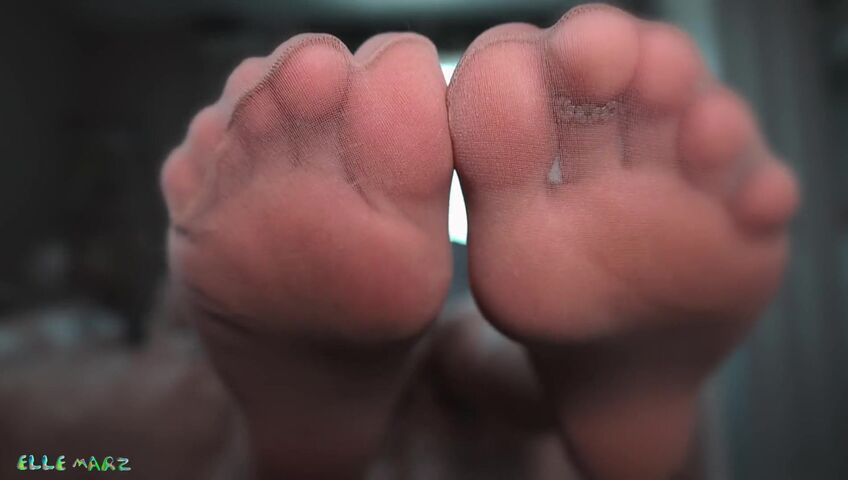 Elle Marz - Stepmom Feet Feminization