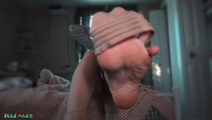 Elle Marz - Stepmom Feet Feminization