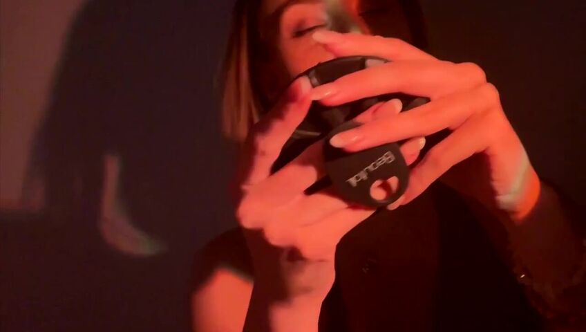 Simply Kel ASMR - Gentle Skin Scratching Brushing, Fabric Sounds, Collarbone Tapping & Massage