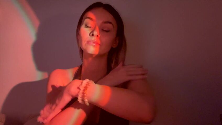 Simply Kel ASMR - Gentle Skin Scratching Brushing, Fabric Sounds, Collarbone Tapping & Massage