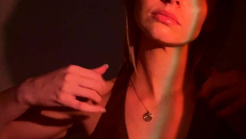 Simply Kel ASMR - Gentle Skin Scratching Brushing, Fabric Sounds, Collarbone Tapping & Massage