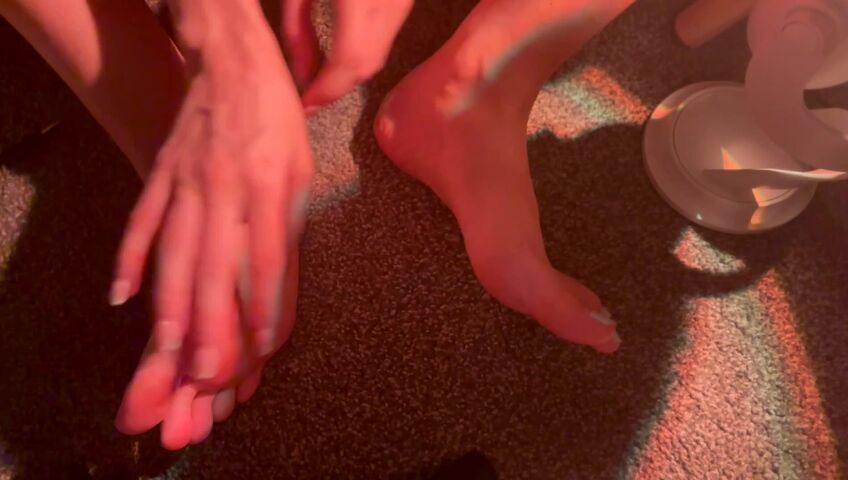 Simply Kel ASMR - Gentle Skin Scratching Brushing, Fabric Sounds, Collarbone Tapping & Massage