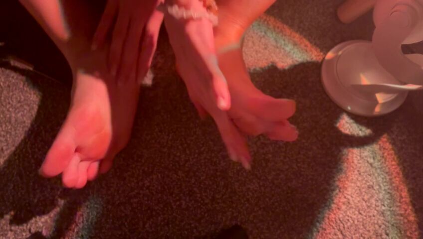 Simply Kel ASMR - Gentle Skin Scratching Brushing, Fabric Sounds, Collarbone Tapping & Massage