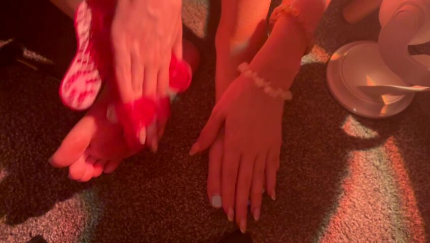 Simply Kel ASMR - Gentle Skin Scratching Brushing, Fabric Sounds, Collarbone Tapping & Massage