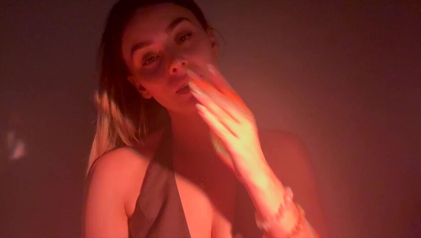 Simply Kel ASMR - Gentle Skin Scratching Brushing, Fabric Sounds, Collarbone Tapping & Massage