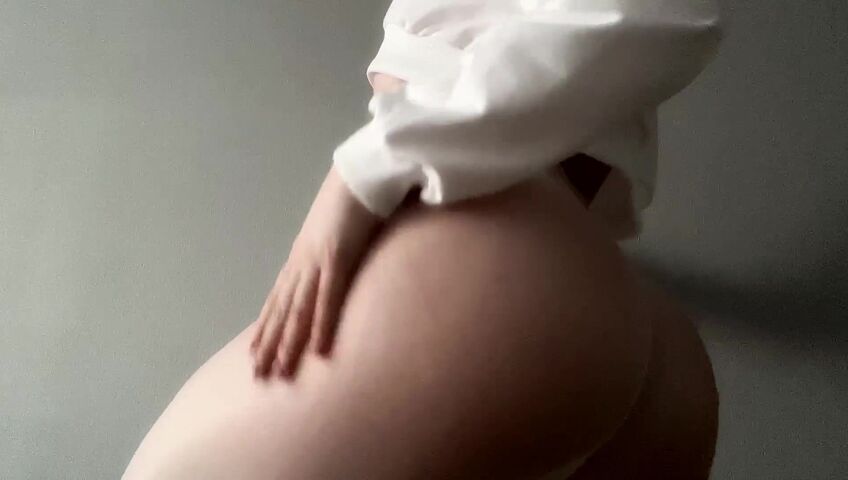 Mmaaayyyy ASMR - Scratching The Most Sexy Booty