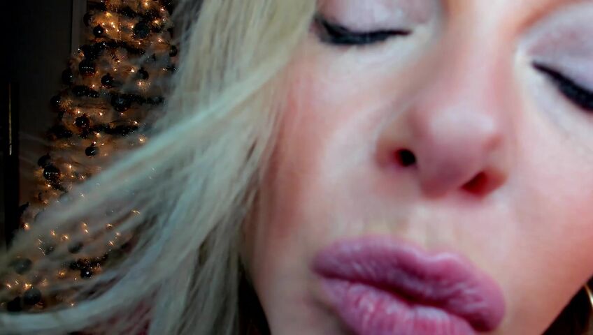 Missbehavin26 - Doing Things We're Not Supposed To DO ! RP Stepmom