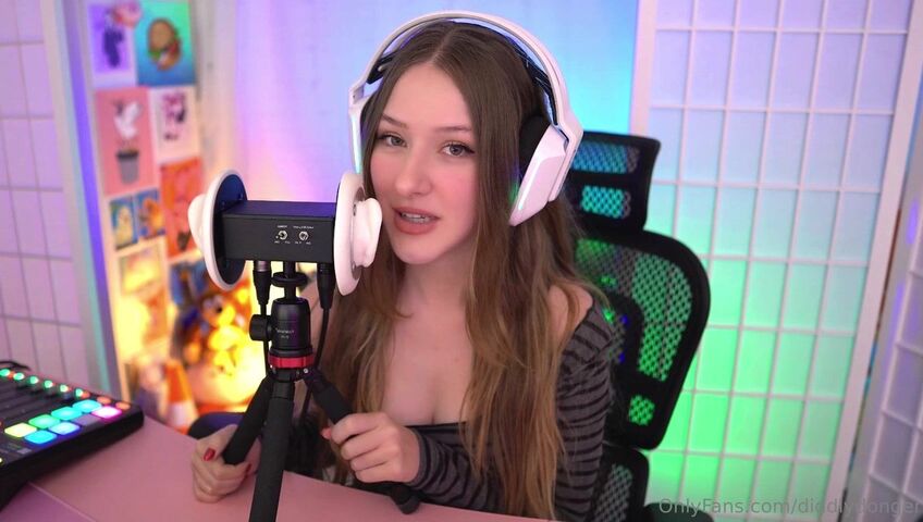 Diddly ASMR - 10 March 2026 - Eating Your Ears While I Beg For Your Cum ASMR