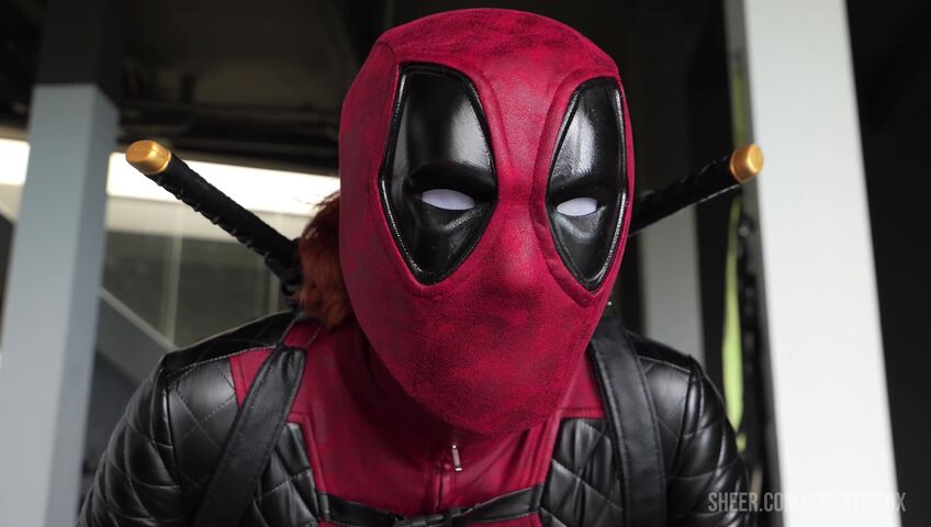 Sweetie Fox - Wolverine HardFucks Deadpool-Hottie after Cunnilingus