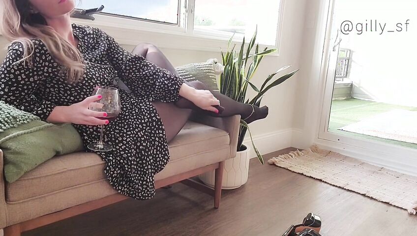 Hot girl in pantyhose dangles her black heels