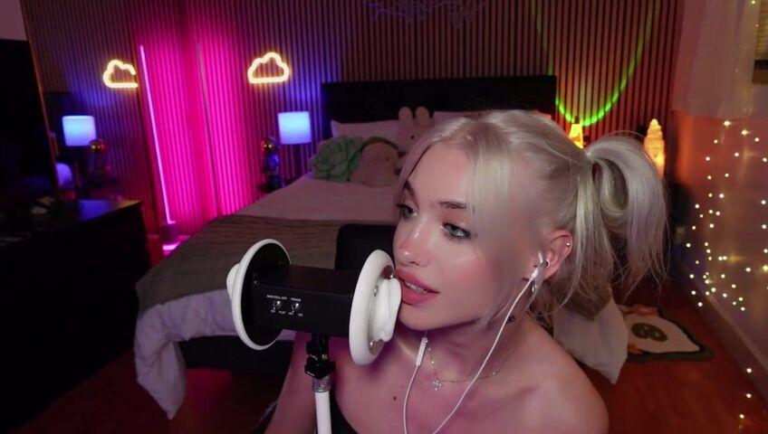 Ariesia ASMR - Space Buns | NSFW ASMR  Ear Licking & Mouth Sounds