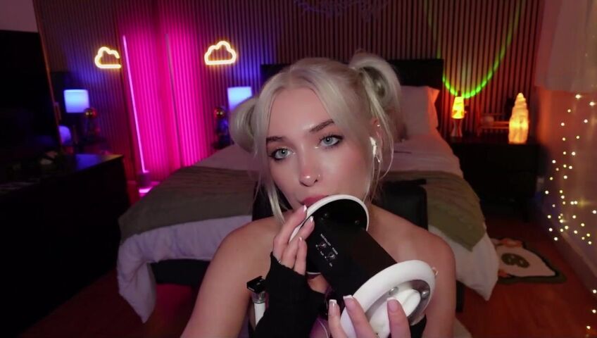 Ariesia ASMR - Space Buns | NSFW ASMR  Ear Licking & Mouth Sounds