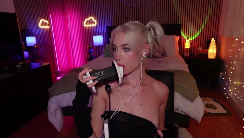 Ariesia ASMR - Space Buns | NSFW ASMR  Ear Licking & Mouth Sounds