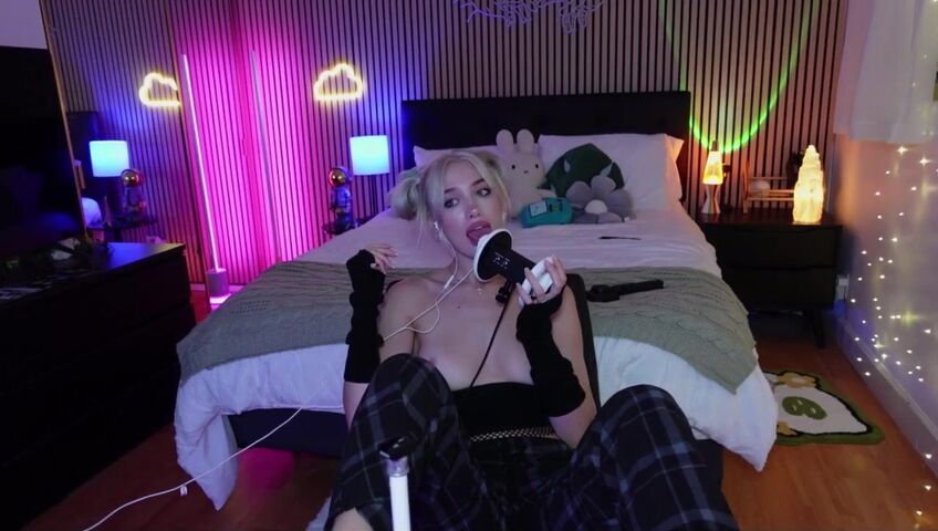 Ariesia ASMR - Space Buns | NSFW ASMR  Ear Licking & Mouth Sounds