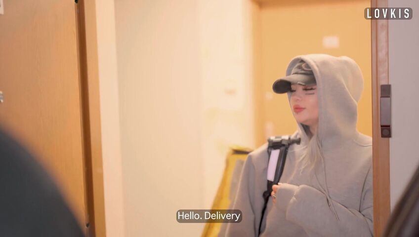 Lovkis & Xlunami - Fucked the alt-girl courier to pay for the order